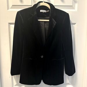 ☃️ Calvin Klein Velvet Blazer - Size 2 - Color Black 🖤
